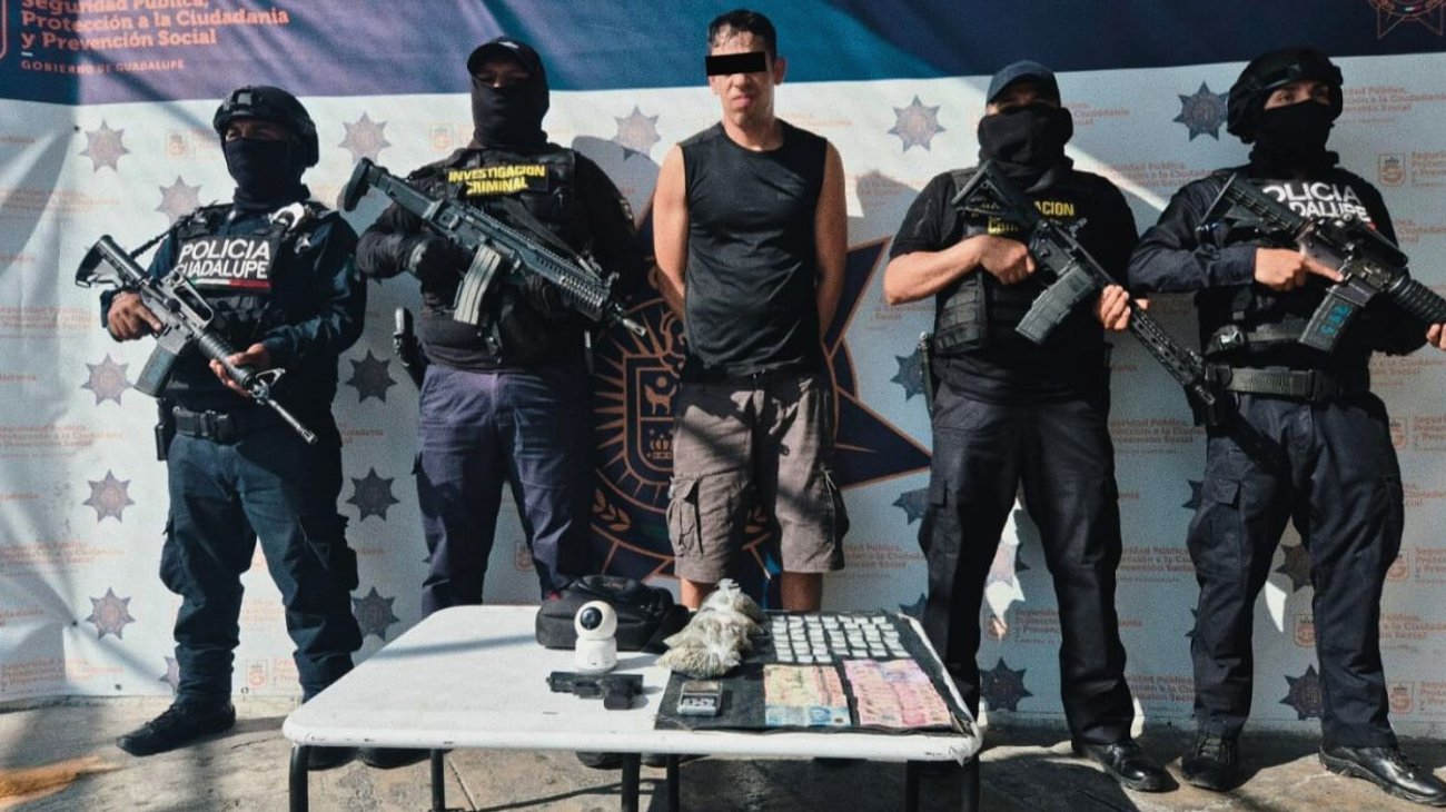 Cae hombre con droga y arma réplica en colonia Cerro de la Silla