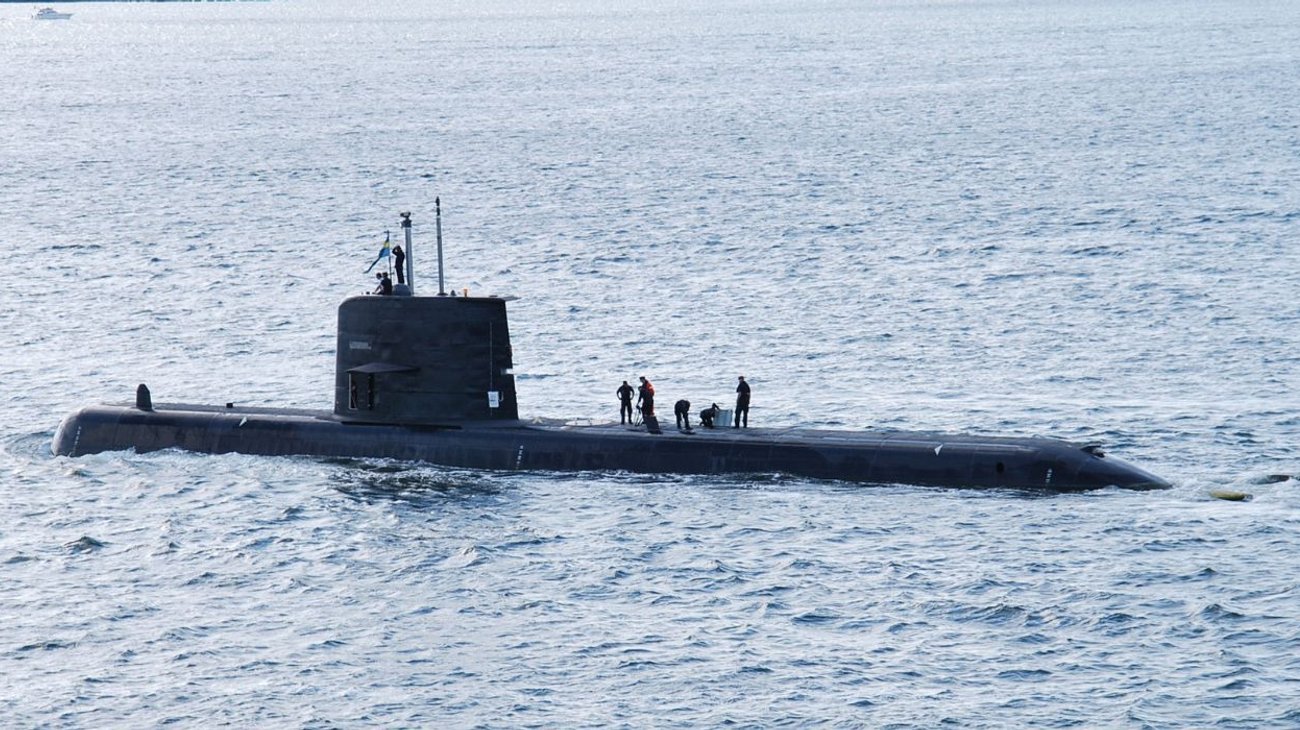 Interceptan narco submarino con 1.7 toneladas rumbo a Europa