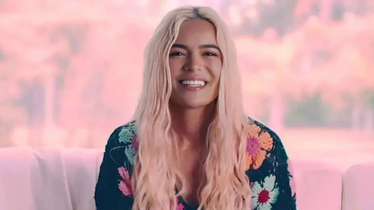 Karol G lanza 'Tropicoqueta', que va del merengue a la ranchera