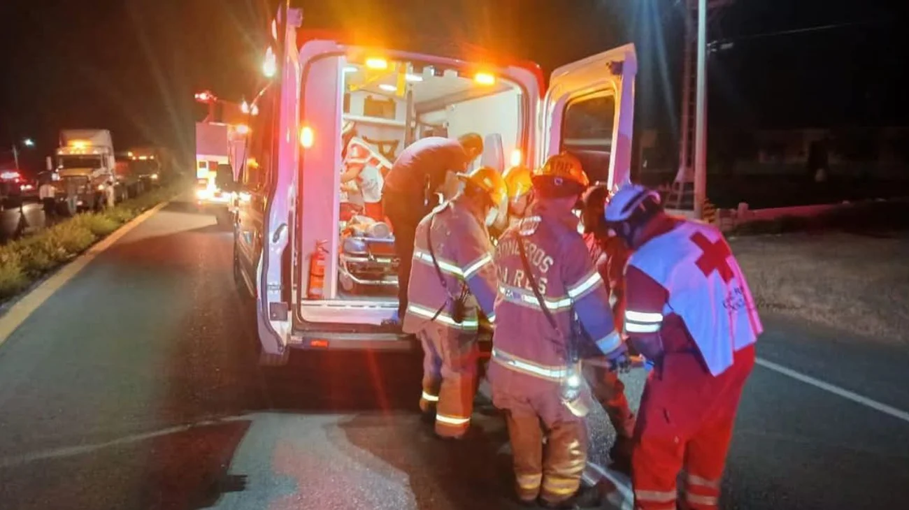 Continúan 19 personas hospitalizadas por volcadura en Hualahuises