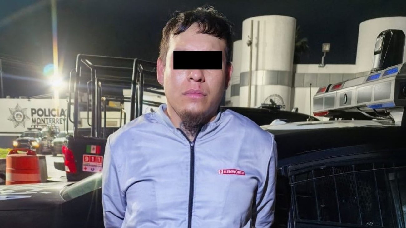 Detienen a hombre con moto sin placa en Monterrey