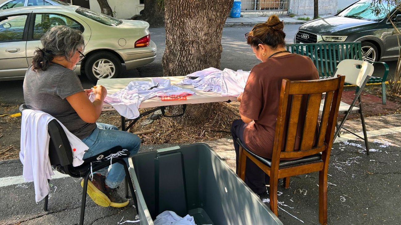 Trabajan en la calle ante falta de luz en colonia Buenos Aires