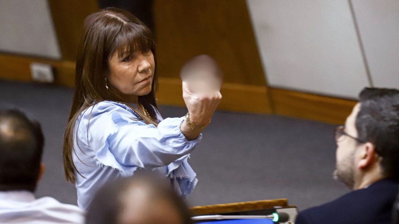 Senadora de cruce con Mbappé denuncia que jaquearon su Instagram