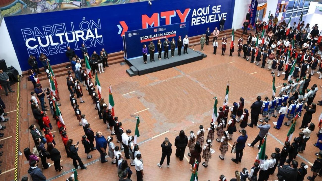 Renueva Monterrey Banderas Nacionales a 50 escuelas públicas