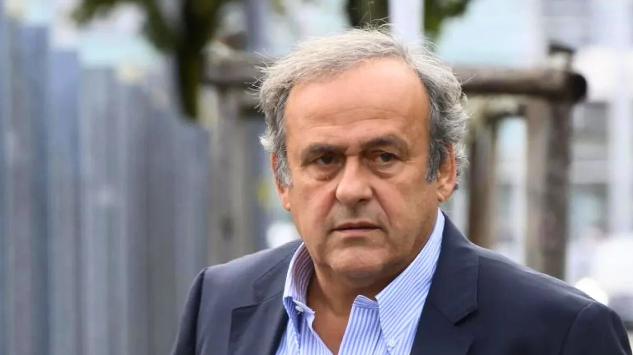 Roban veintena de trofeos deportivos en la casa de Michel Platini