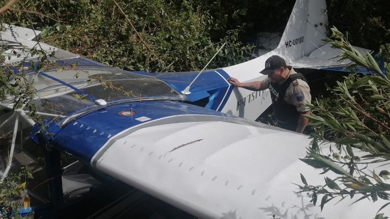 Cae avioneta en Ecuador y deja dos personas heridas