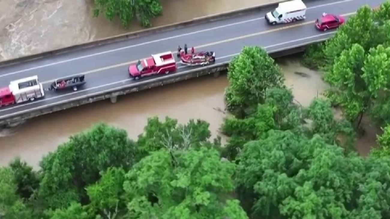 Rescatan a más de 200 niños por inundaciones en Misuri