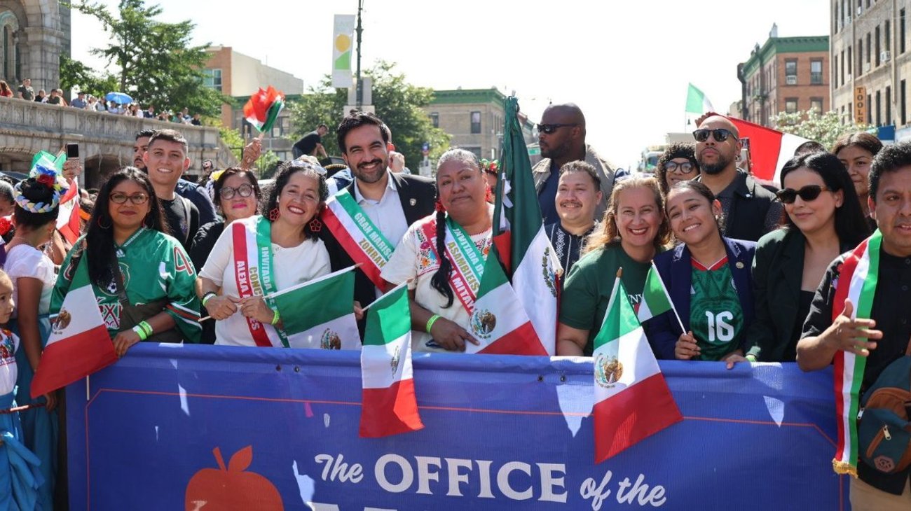 Encabeza alcalde de NY desfile por la Independencia de México