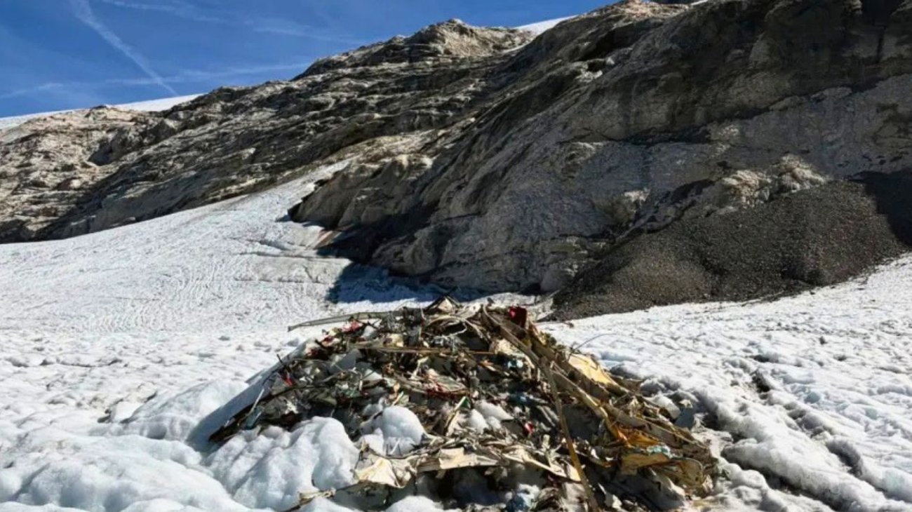 El deshielo de un glaciar descubre avión perdido hace 63 años