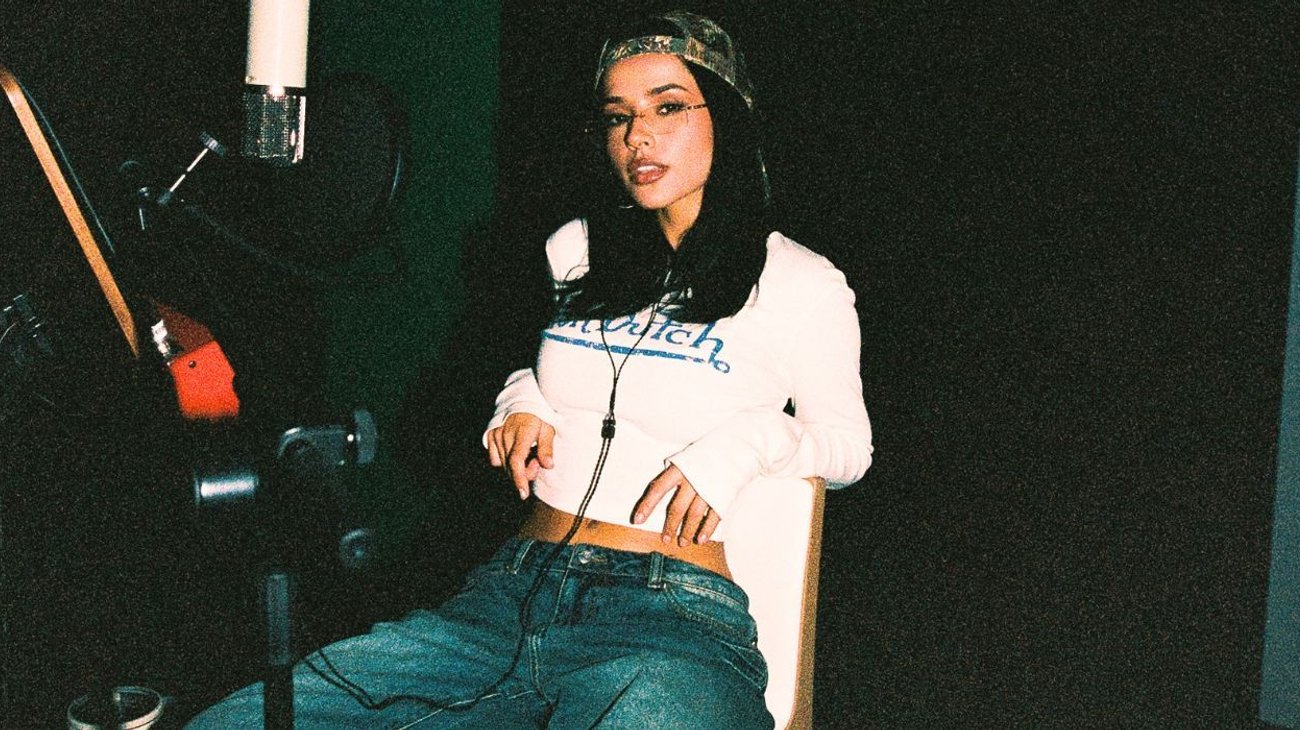 Becky G lanza 'Baraja Bendita', un álbum con raíces latinas
