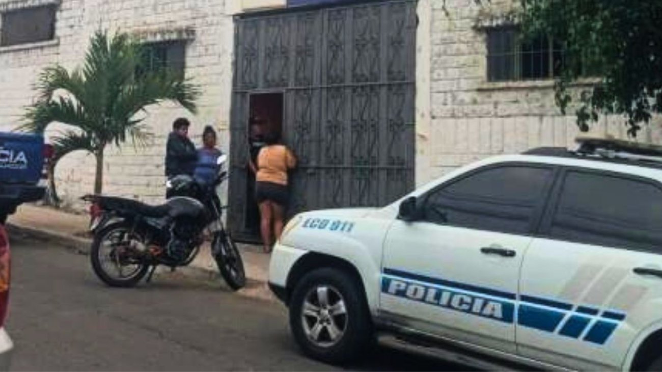 Muere maestro tras ataque de estudiante con un vidrio en Ecuador