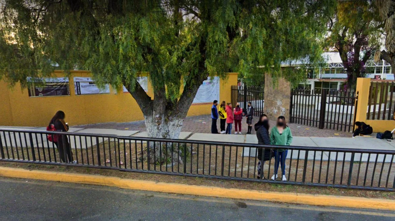 Hallan sin vida a estudiante en baños de secundaria en Pachuca