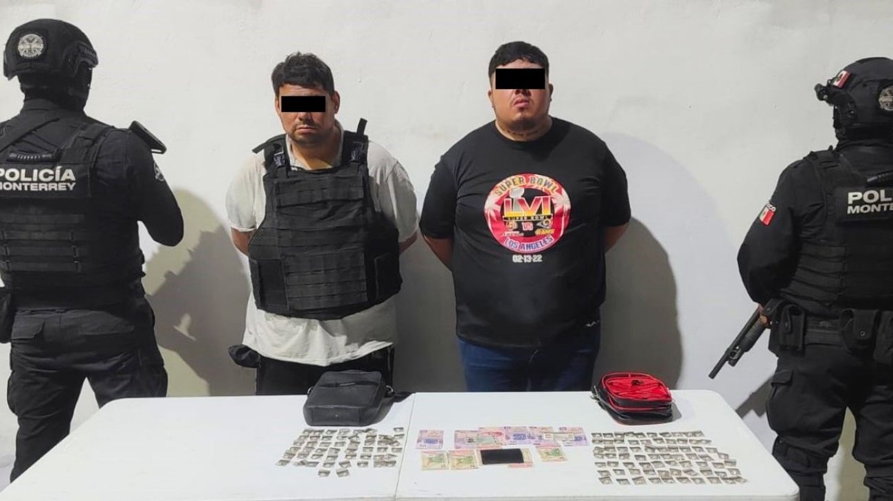 Dos detenidos con 120 dosis de cocaína en piedra en Monterrey