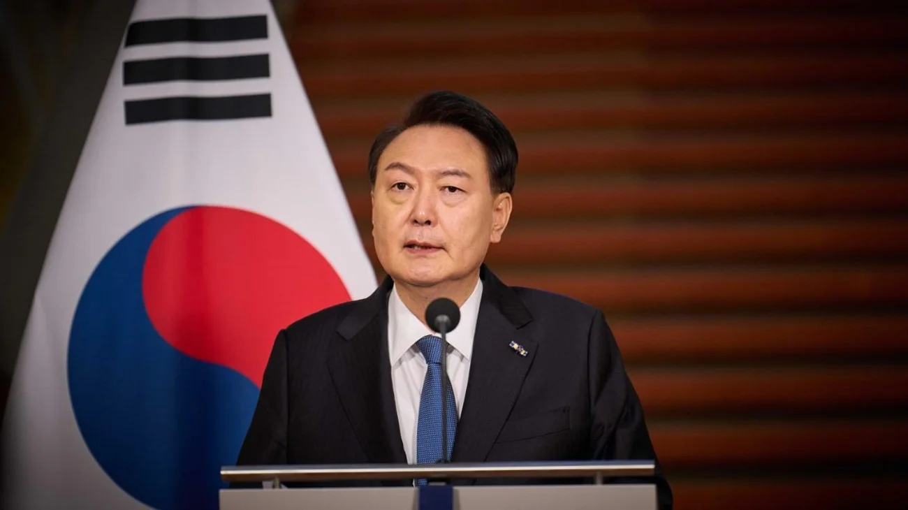 Destituyen a presidente surcoreano por ley marcial