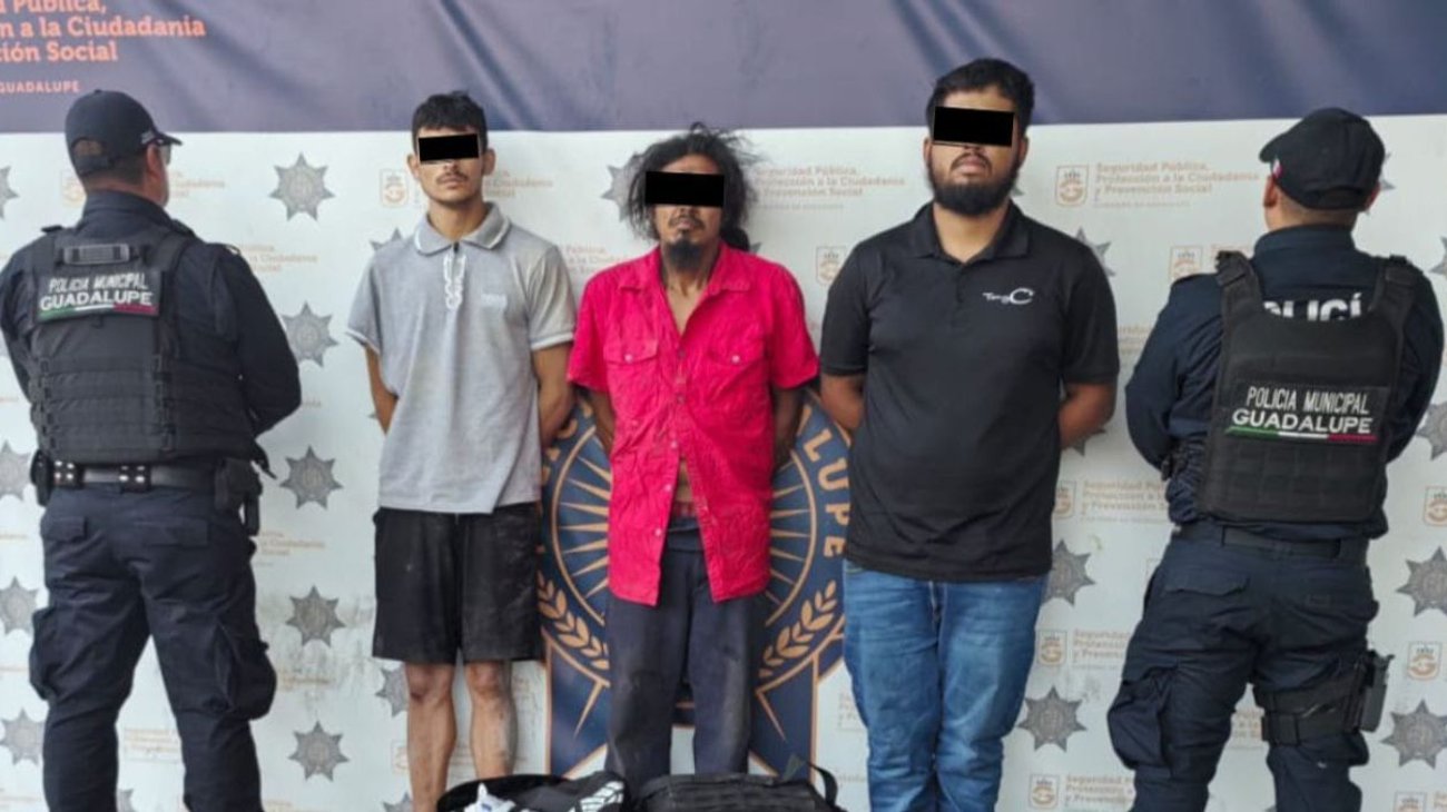 Caen tres hombres con armas y equipo táctico en Guadalupe