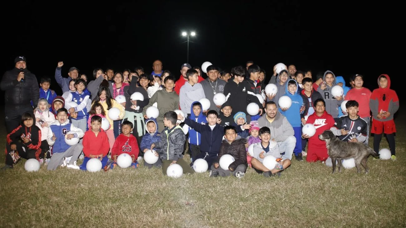 Real Apodaca fomenta el deporte con niños de Deportivo La Paz