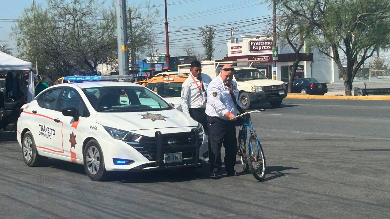 Arrolla camión urbano a ciclista de la tercera edad en Guadalupe