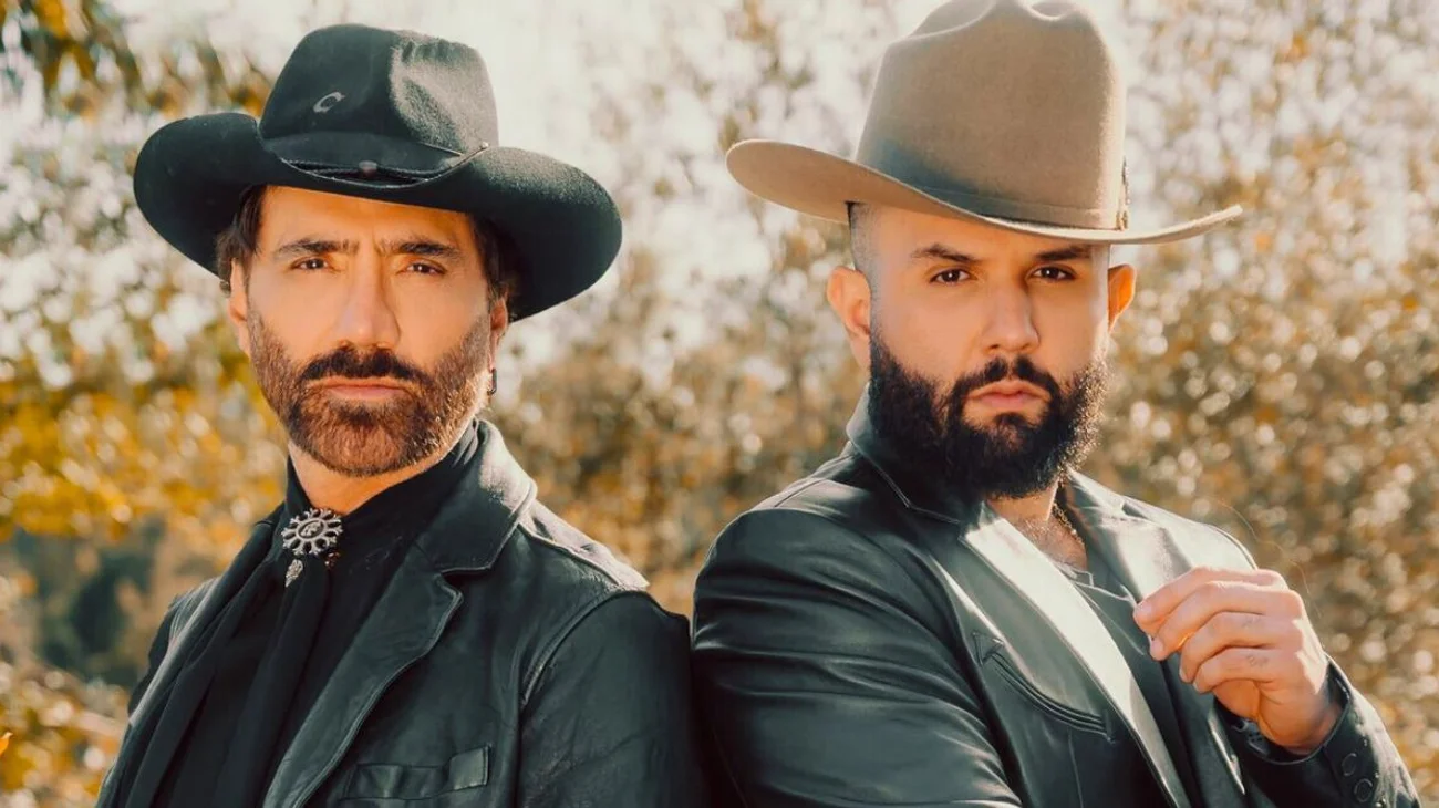 Carín León y Alejandro Fernández unen voces en 'Me está doliendo'