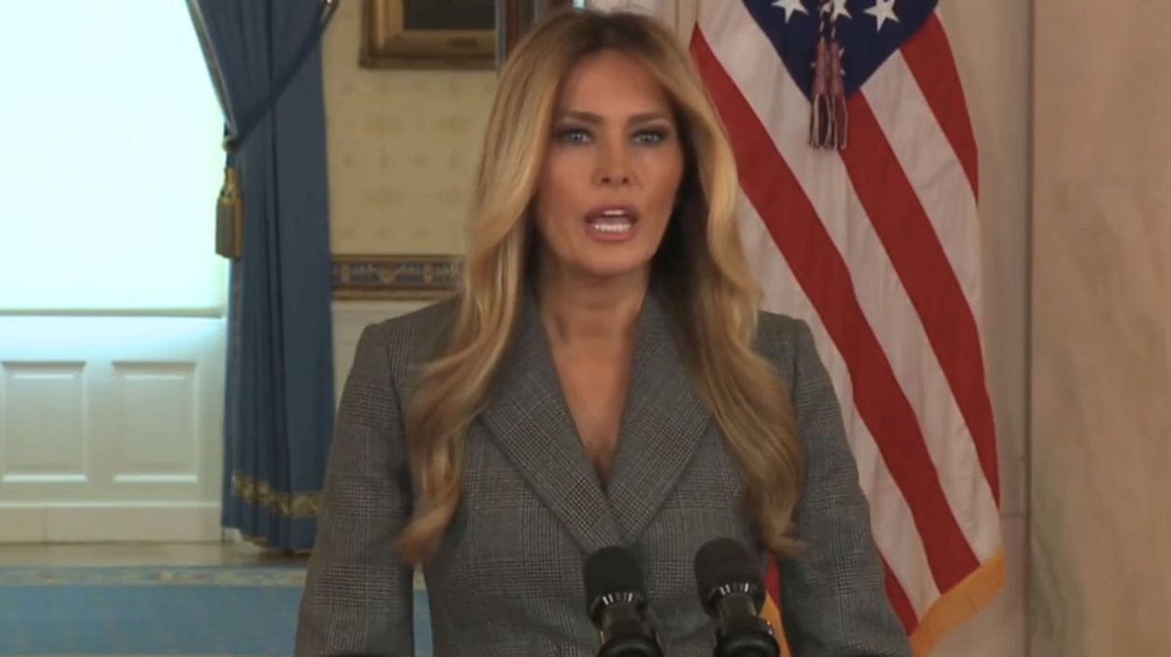 Melania Trump niega haber tenido una relación cercana con Epstein