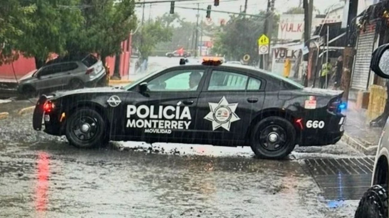 Salvan a tres personas atrapadas por las lluvias en La Estanzuela