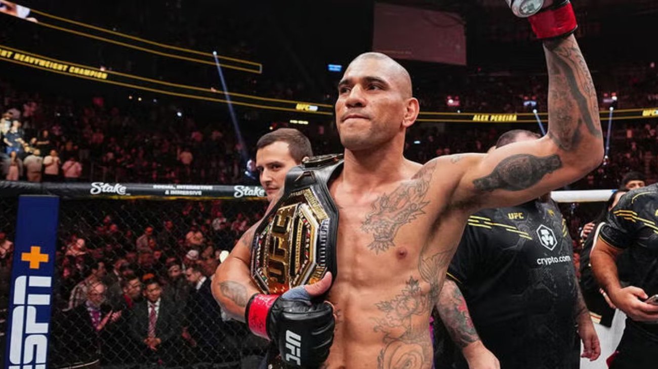 Alex Pereira firma contrato por 8 peleas más en la UFC