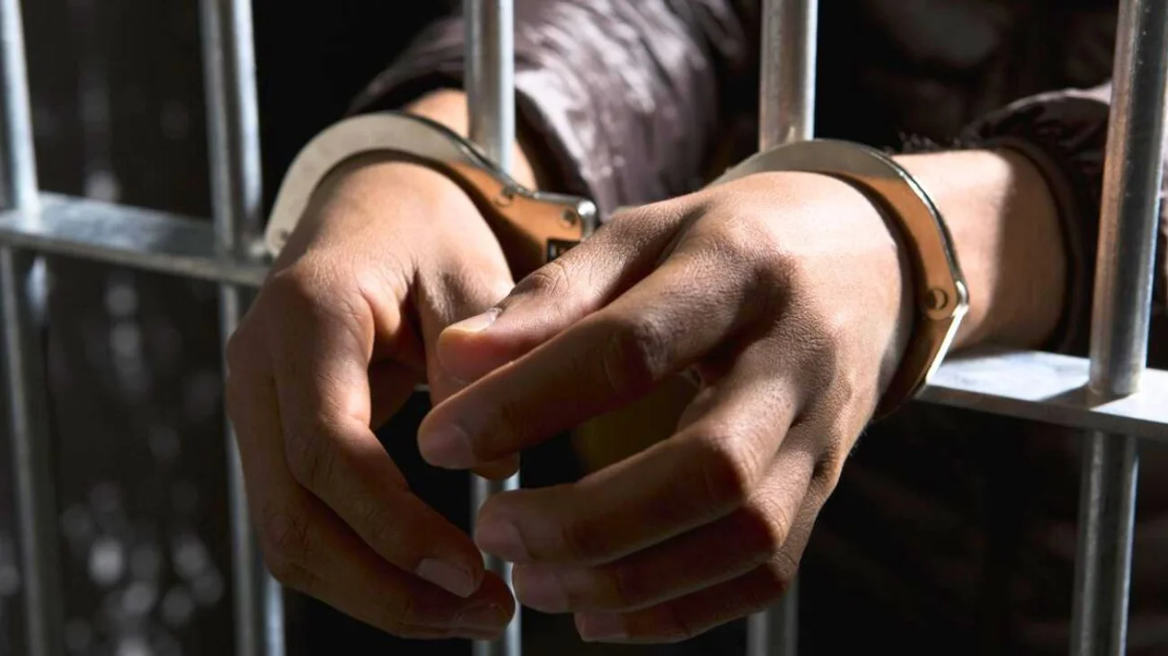 Condenan a hombre que pagó a madres para que abusaran de hijas