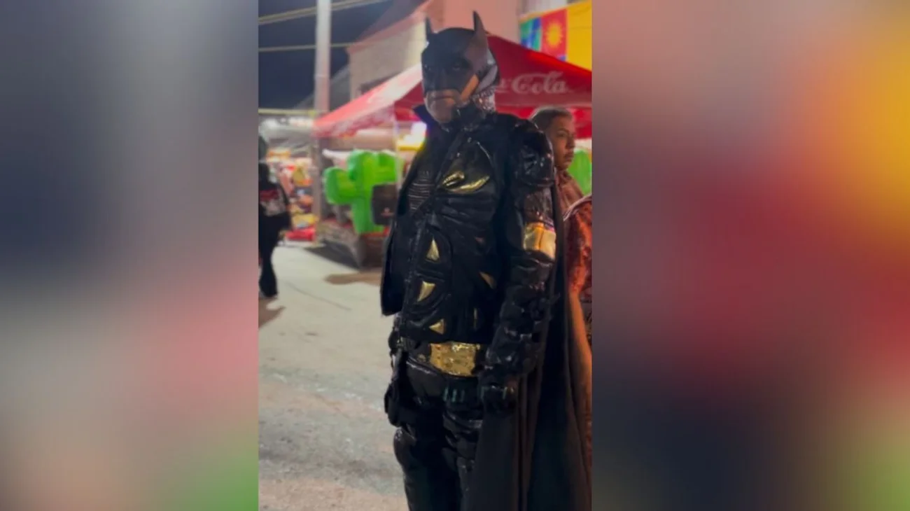 Detienen a 'Batman' por acosar a menor en Feria de Saltillo