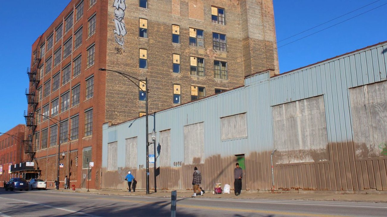 Alertan que ICE busca en albergues a migrantes para deportar