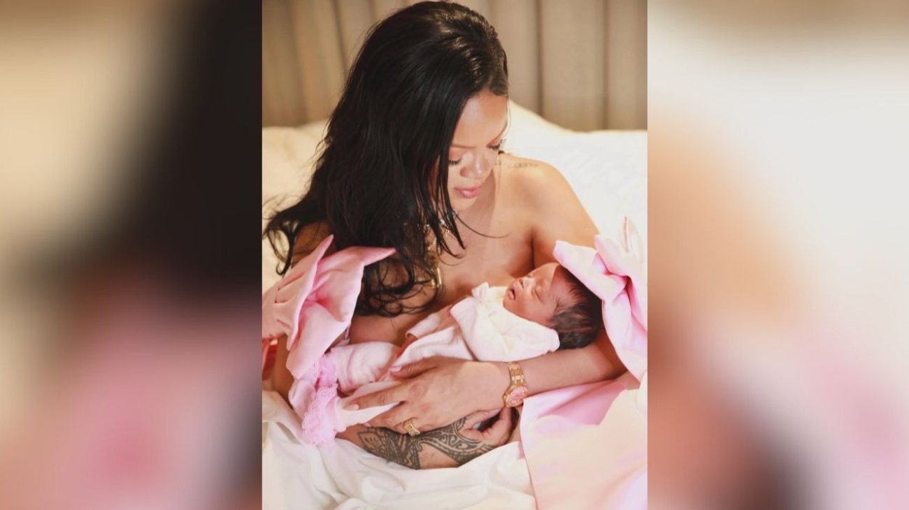 Rihanna presenta a su hija recién nacida en redes