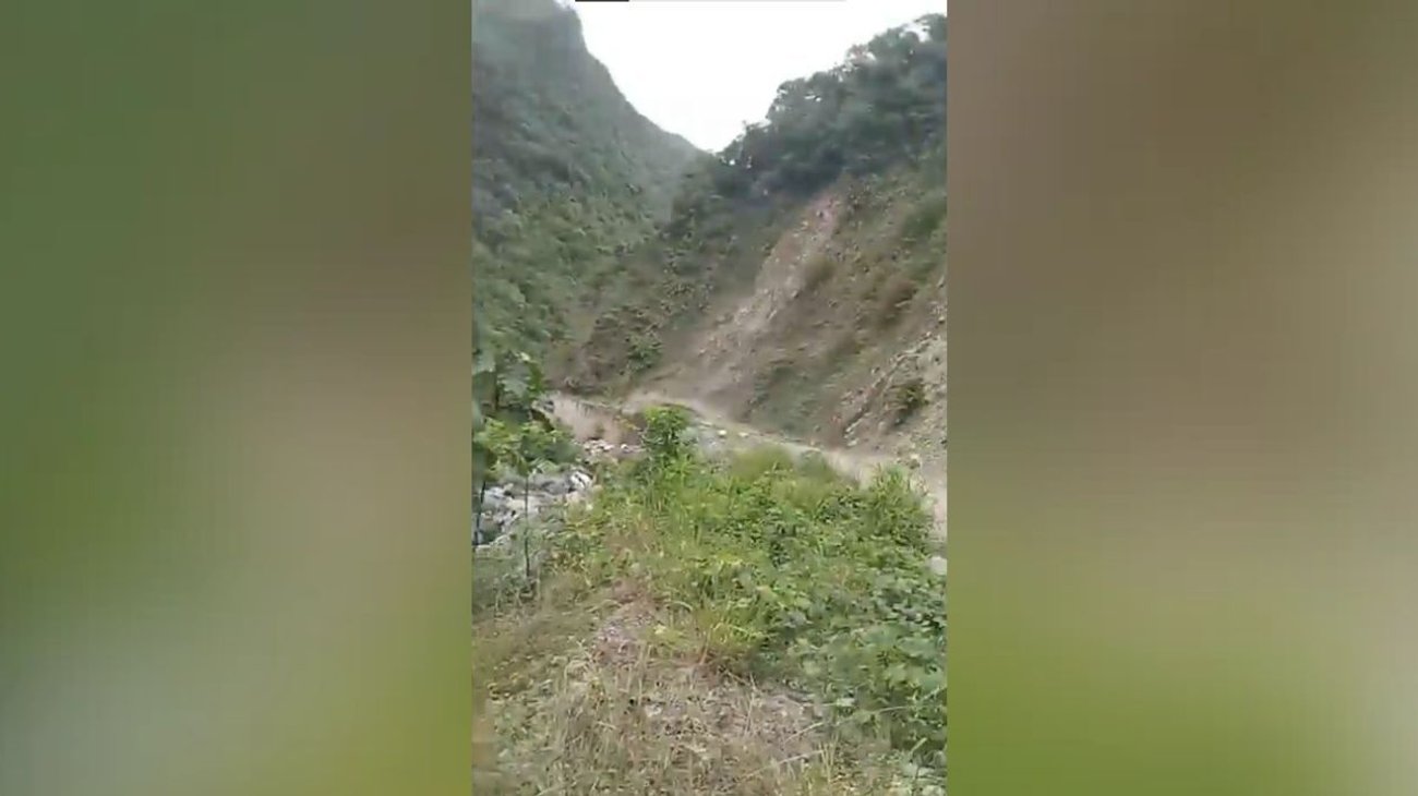 Deja caída de autobús a barranco cuatro muertos en Colombia