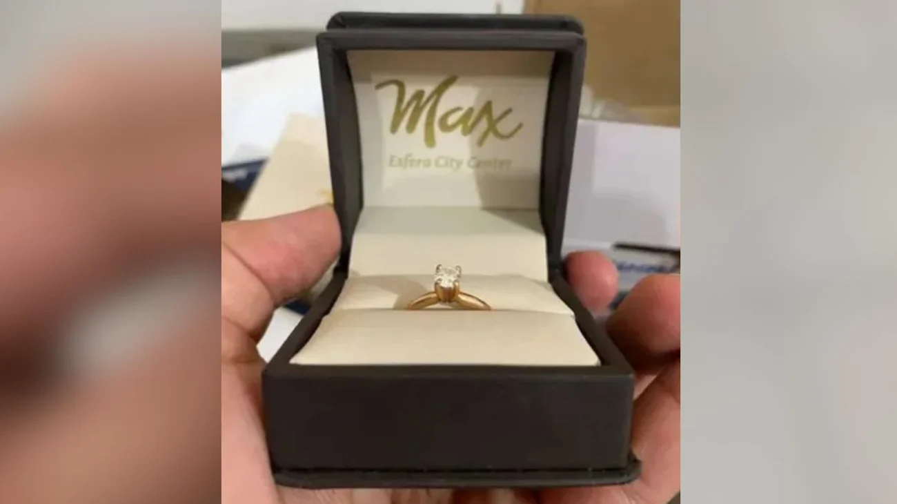 Regia vende anillo de compromiso porque novio quiere a ¡otra!