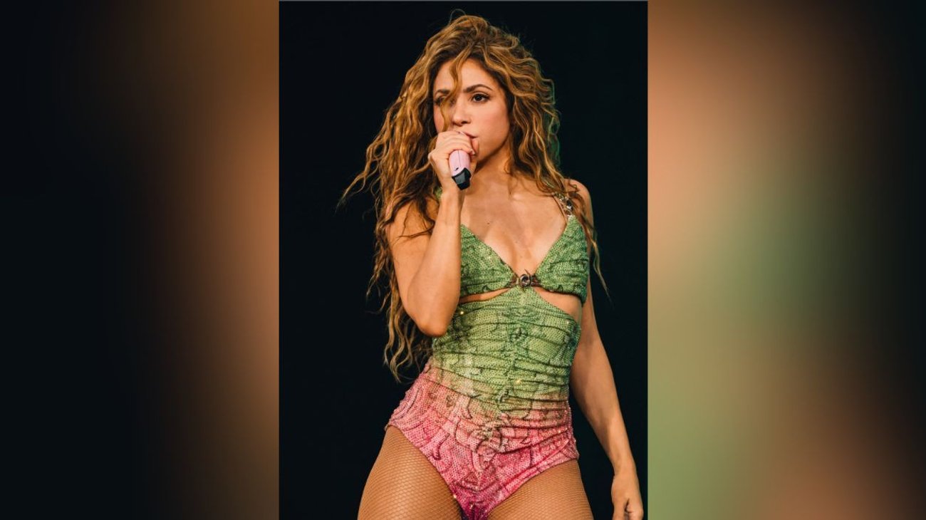 Visita Shakira zona afectada por sismo en Colombia