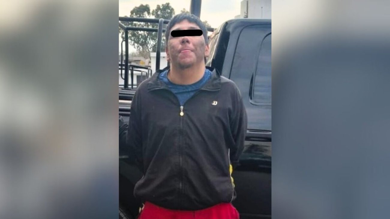 Detienen a hombre por hacer tocamientos a mujer en Monterrey