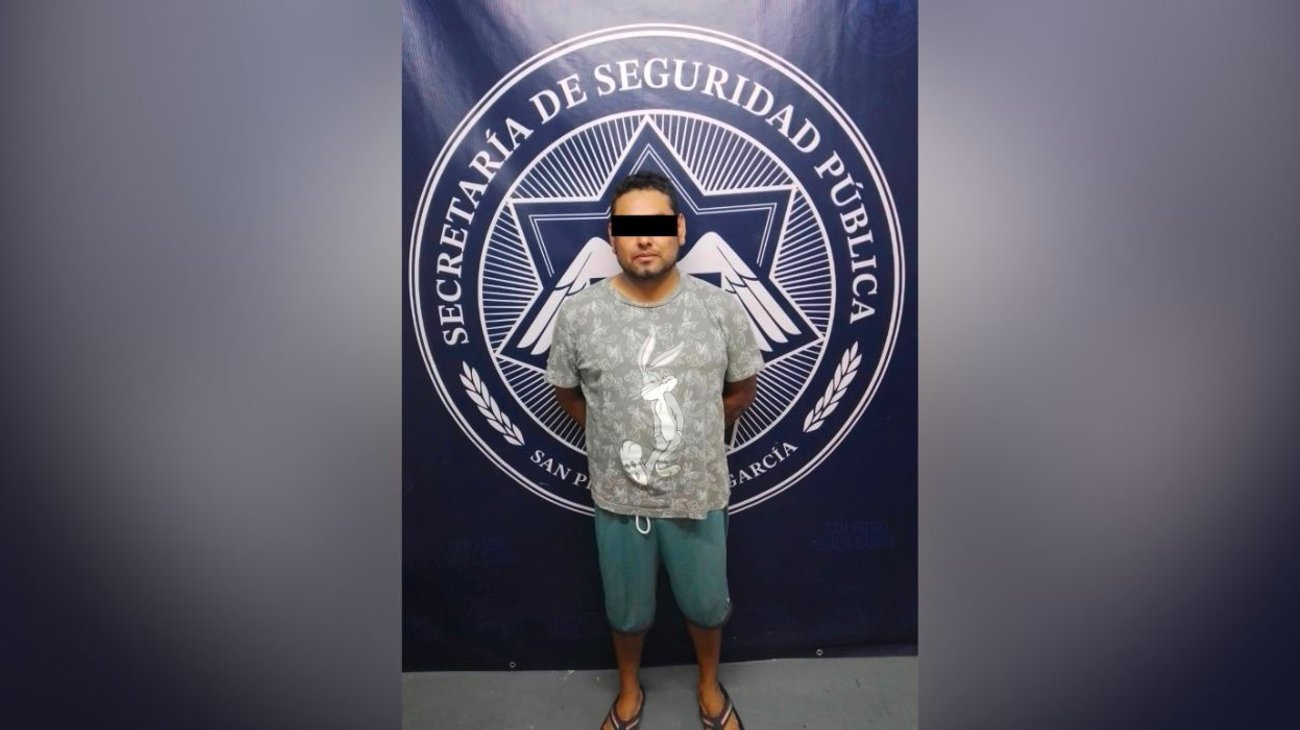 Cae hombre detenido por traer placas colgadas en motocicleta