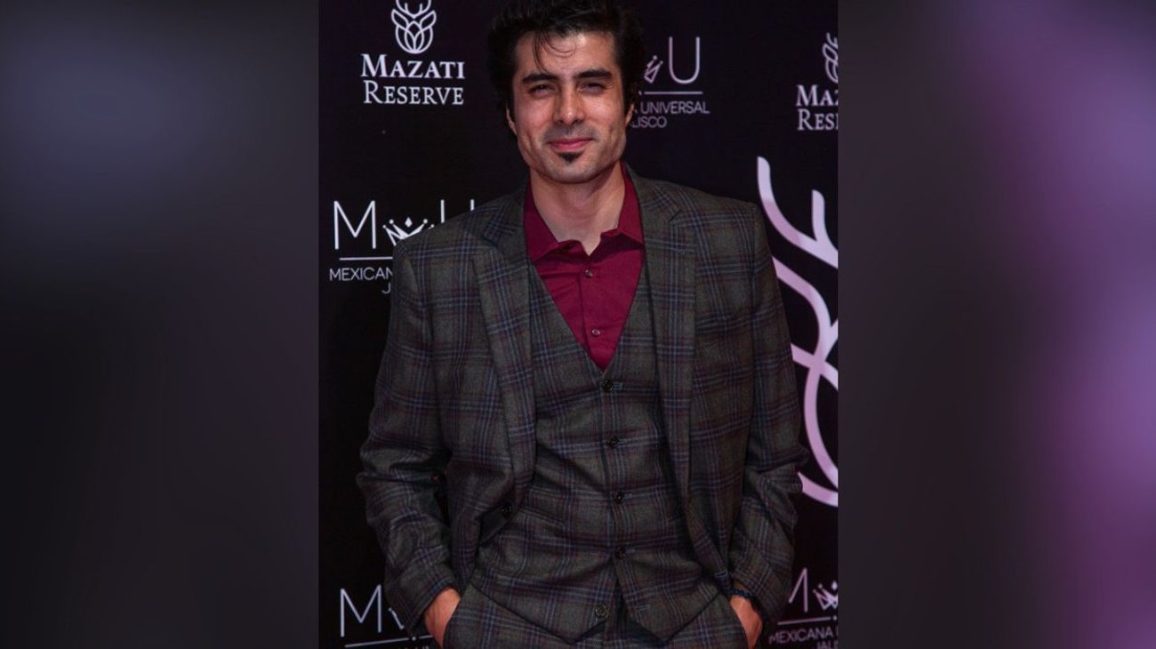 Reaparece José Ángel Bichir tras aparatosa caída de altura