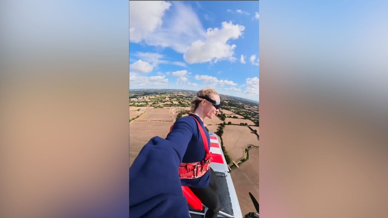 Hace Sydney Sweeney extrema acrobacia en el aire