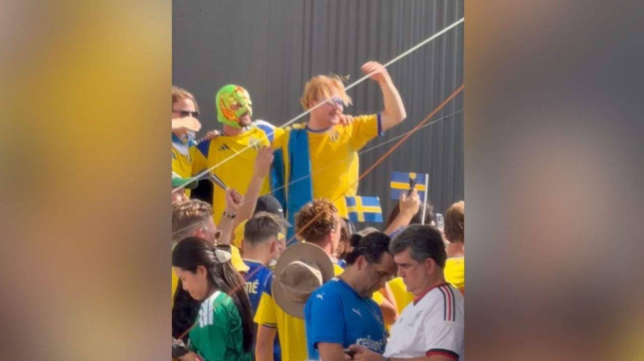 Fan walk reúne aficionados previo al Suecia vs Túnez en Monterrey