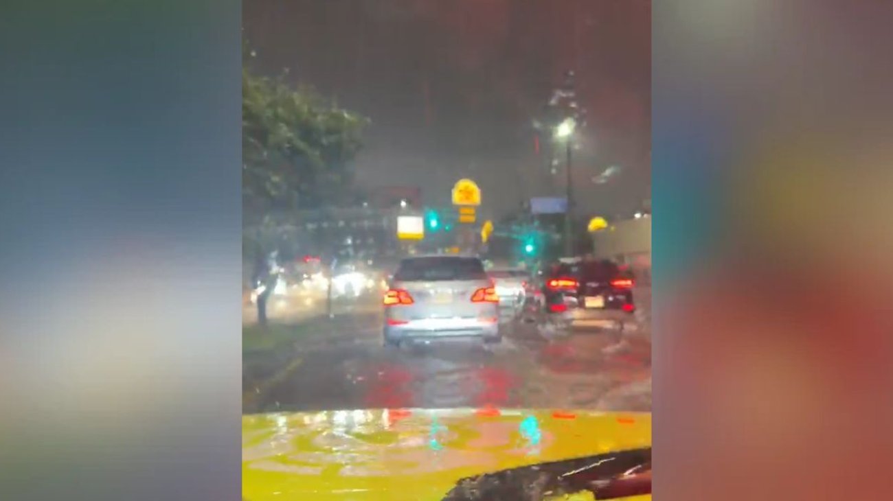 Reportan lluvias y encharcamientos en avenidas de Monterrey