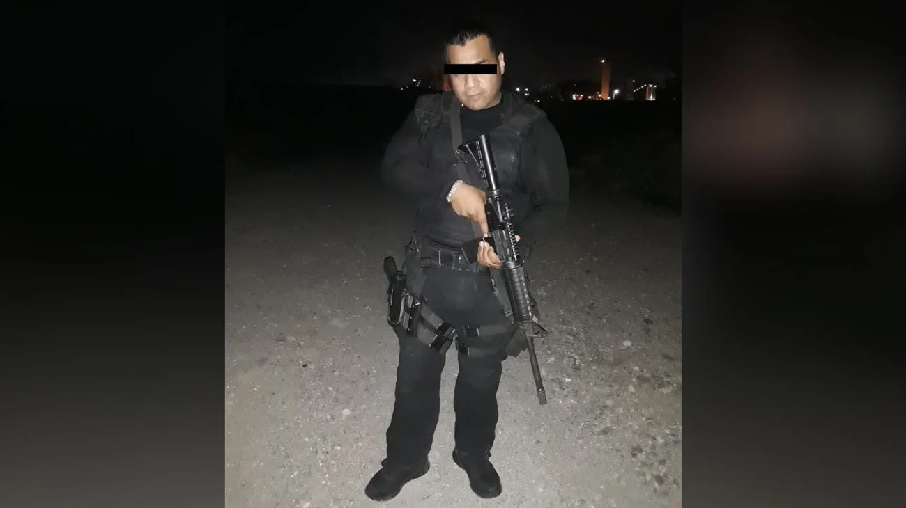 Mando policiaco es detenido por conducir camioneta robada