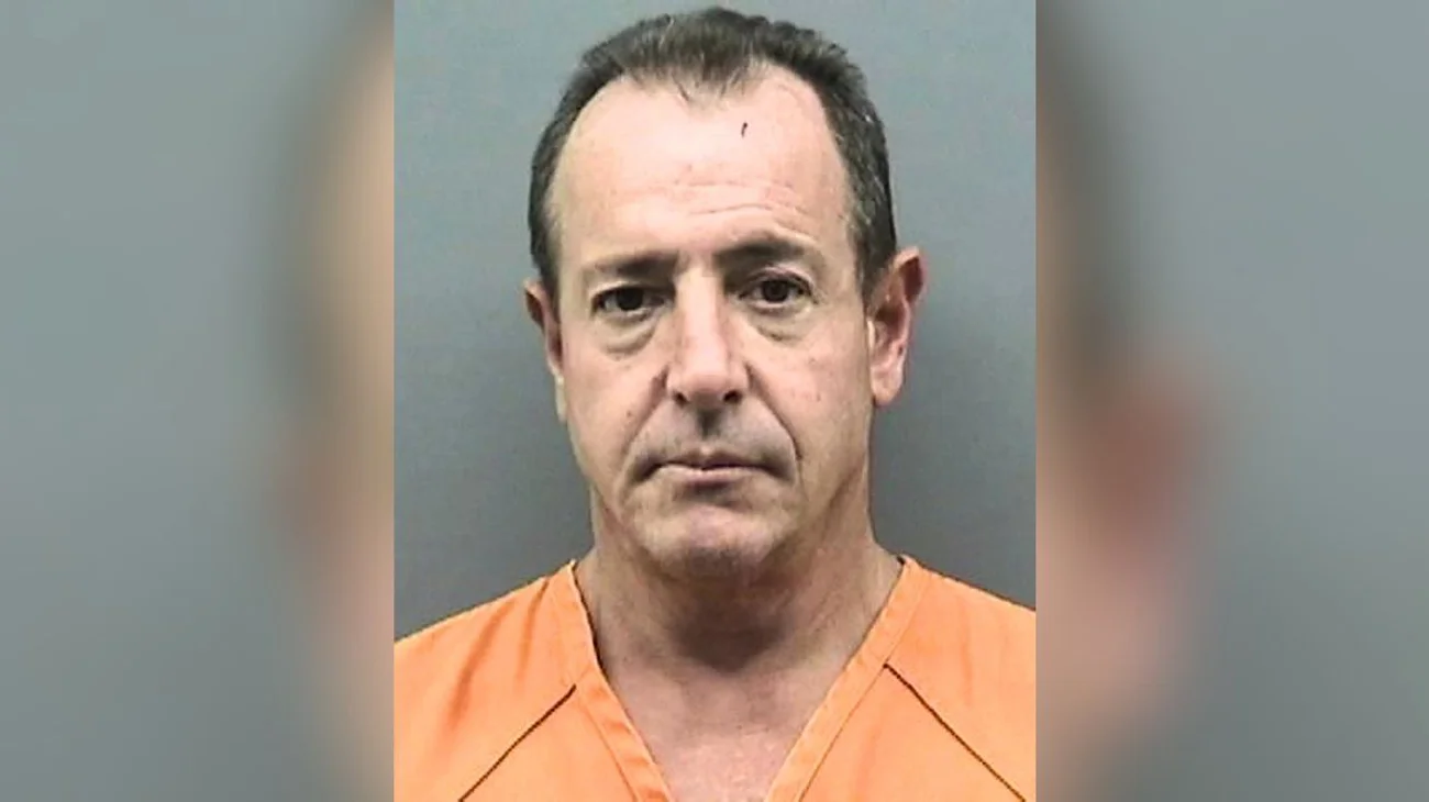 Sentencian a prisión al padre de Lindsay Lohan por fraude médico