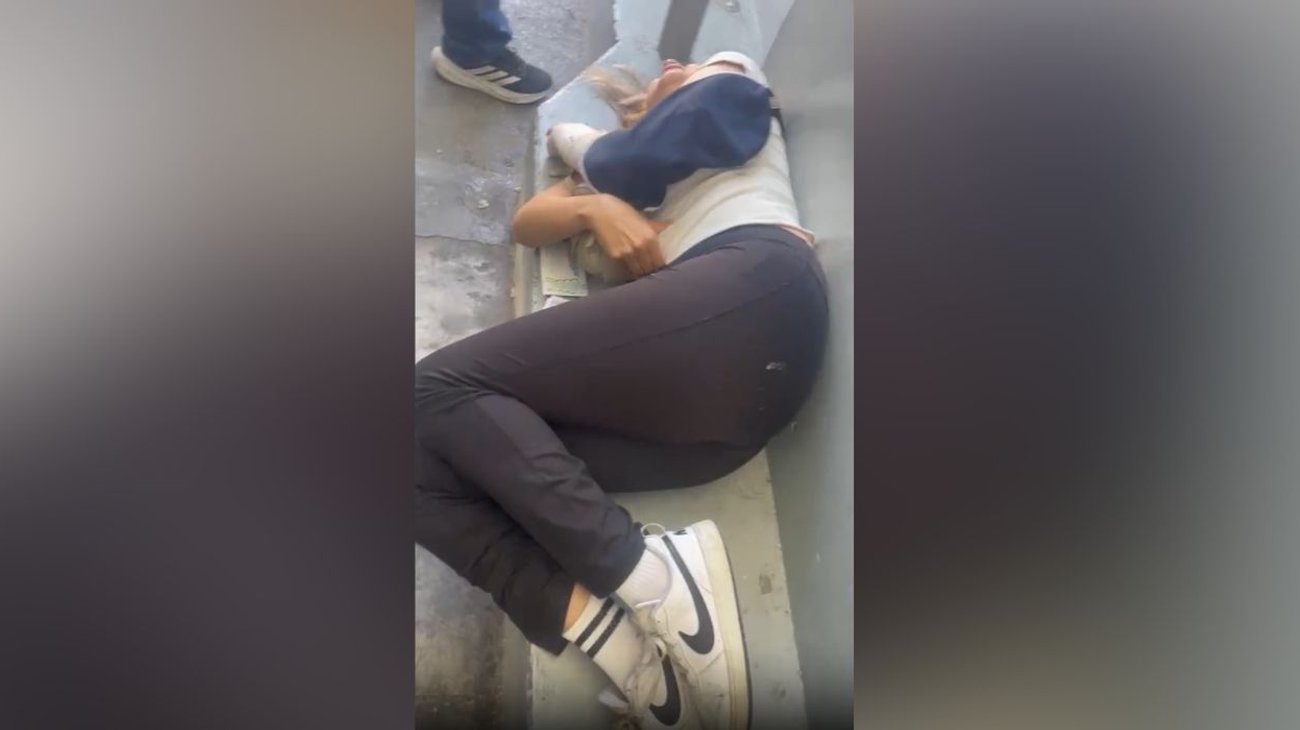 Captan a mujer afuera de Urgencias del IMSS en Saltillo