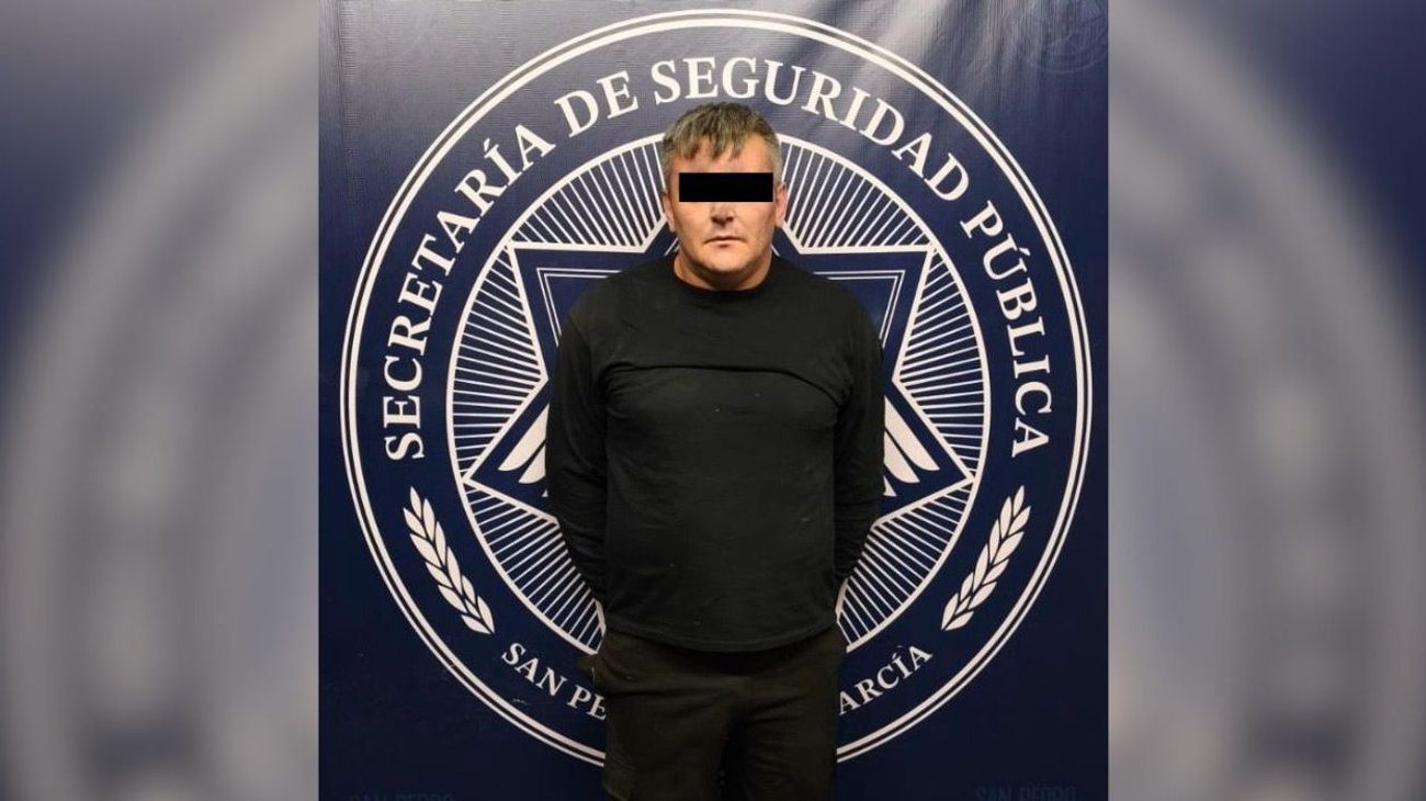 Detienen a hombre con arma de fuego y presunta droga en San Pedro