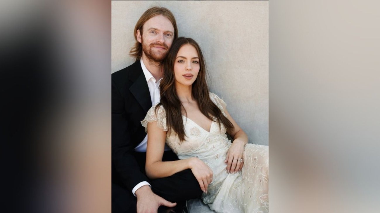 Se casa Finneas O'Connell con la influencer Claudia Sulewski