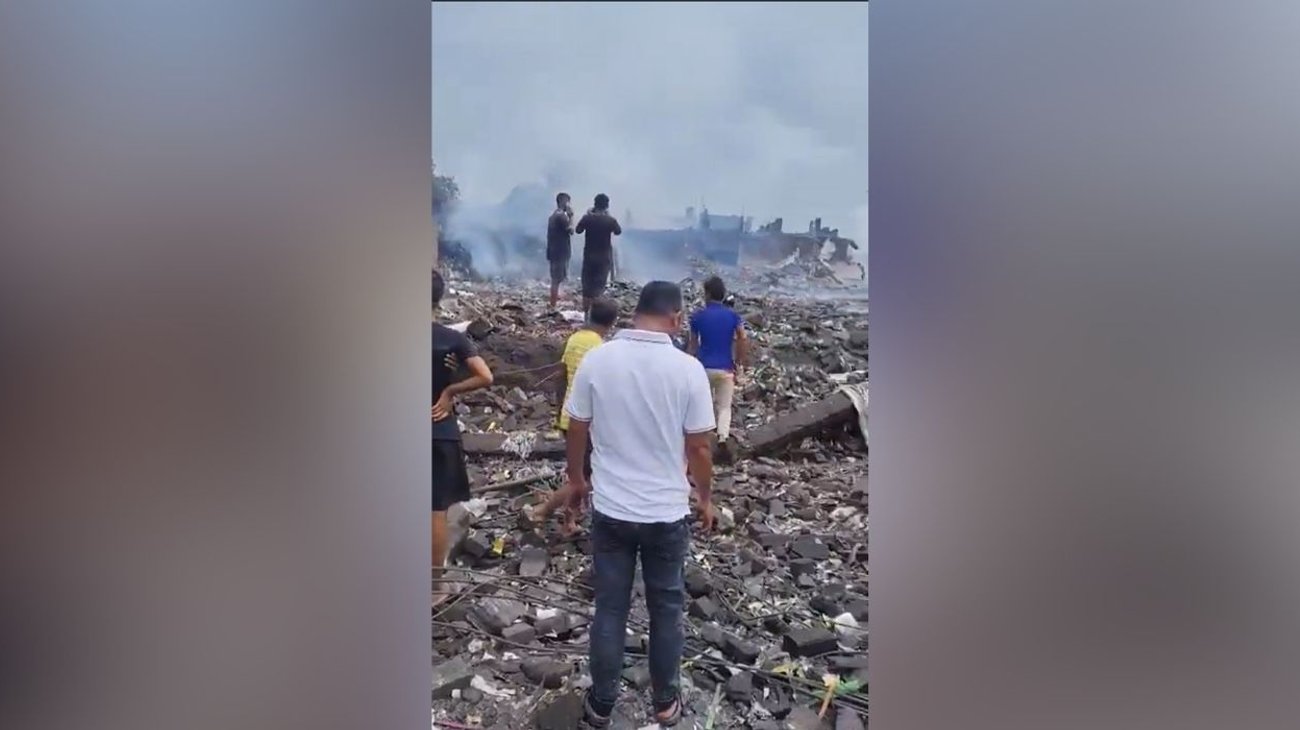 Explosión en fábrica de fuegos artificiales deja 11 muertos