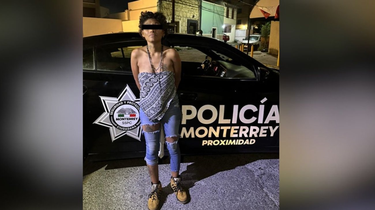 Detienen a mujer con droga y arma blanca en centro de Monterrey 