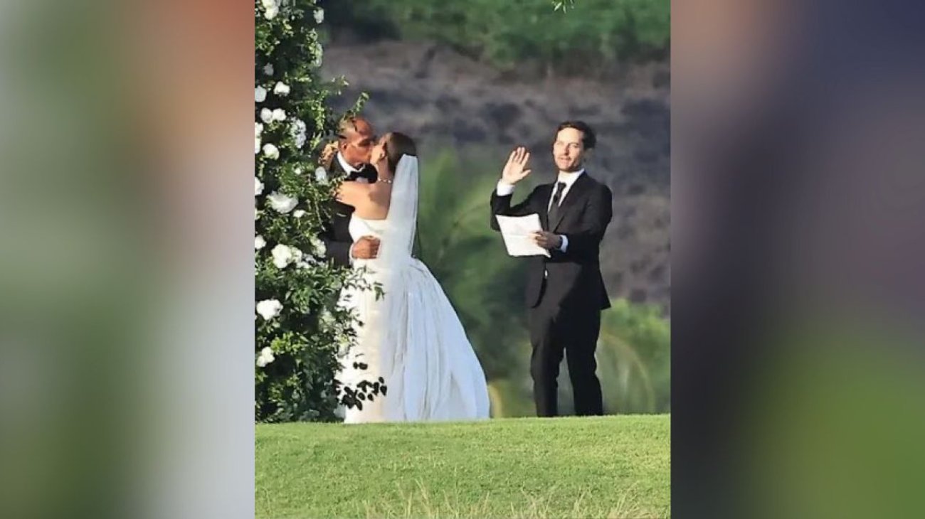 Tobey Maguire oficia la boda de su exesposa en Hawái