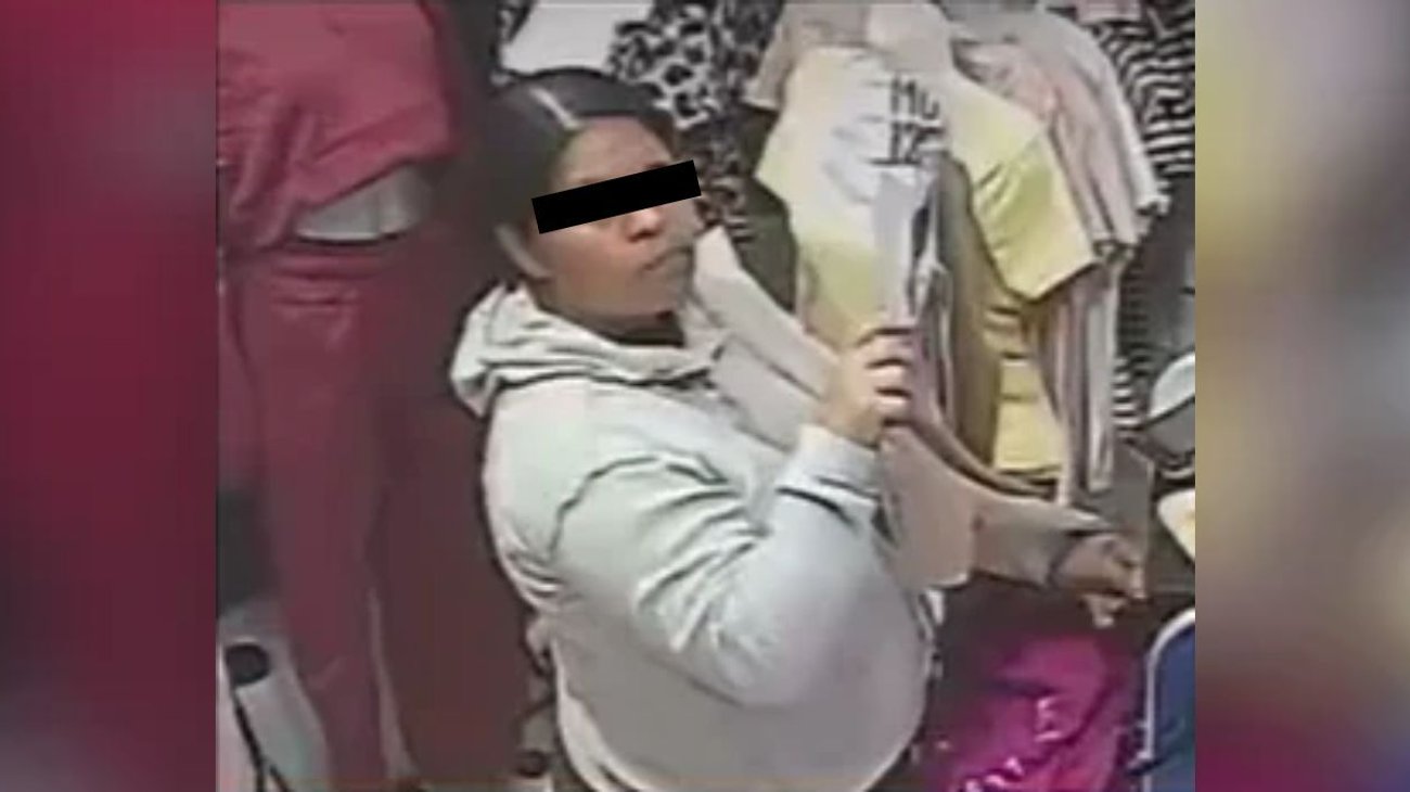 Captan a mujer robando dinero de una boutique en Monterrey