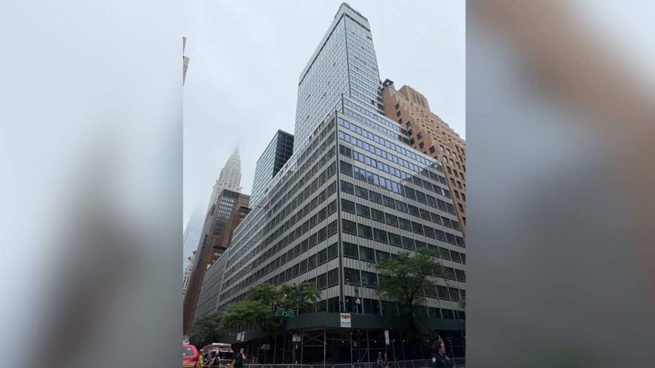 Desalojan rascacielos de Manhattan por temor al colapso