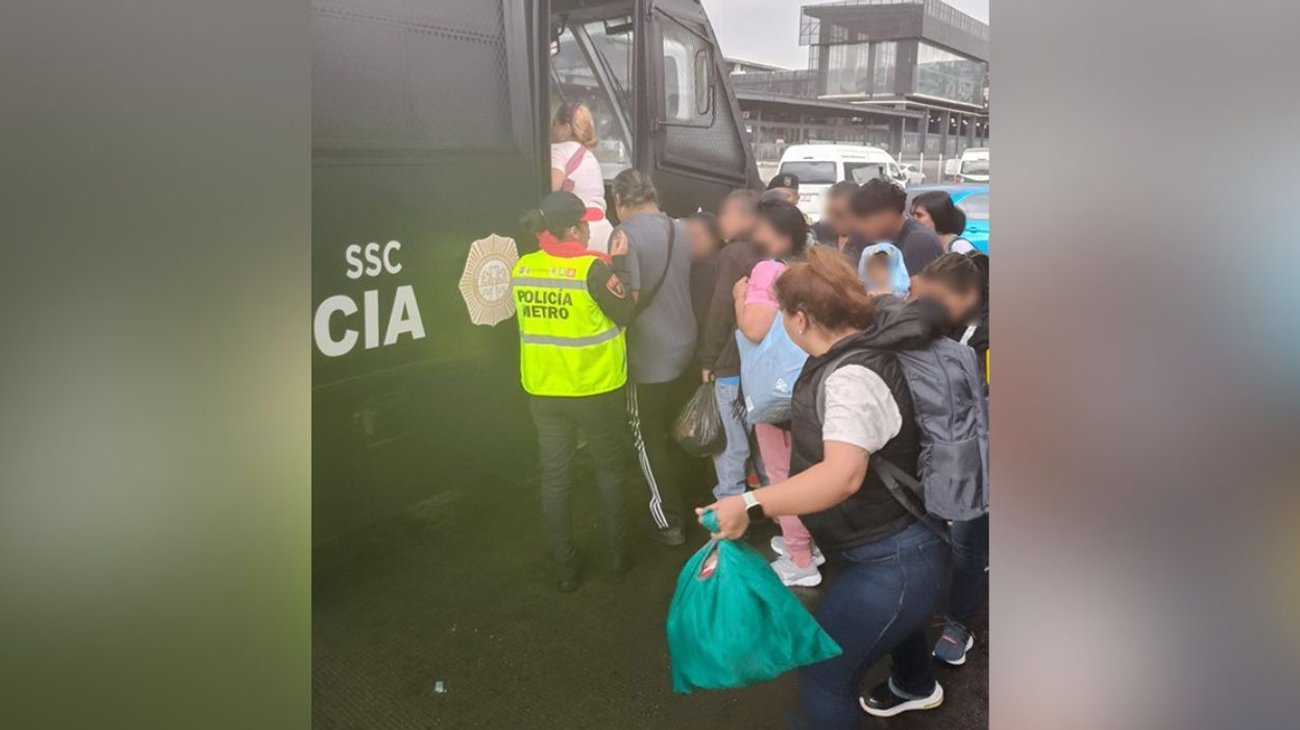 Apoyan a usuarios por fallas en la Línea 3 del Metro
