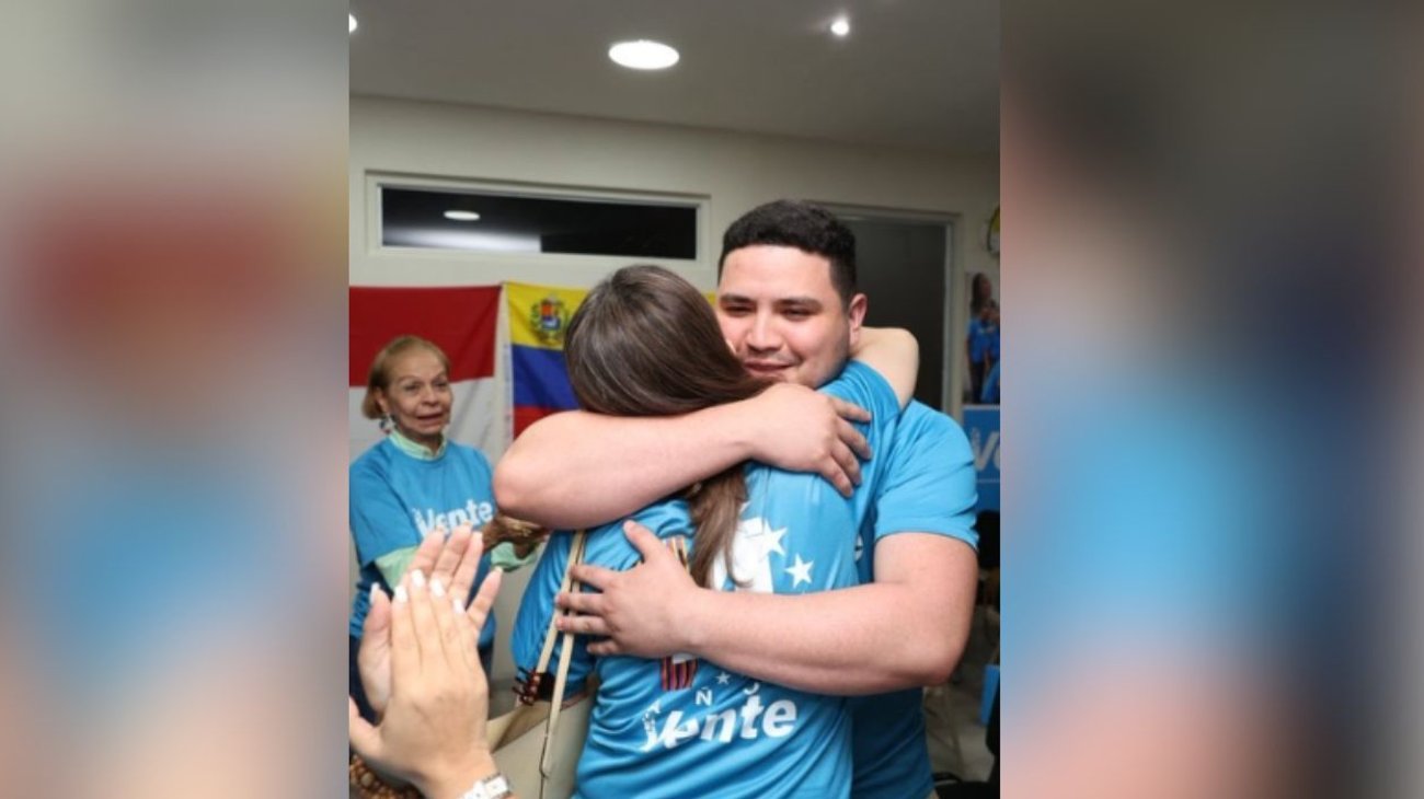 Activista opositor vuelve a Venezuela tras un año exiliado